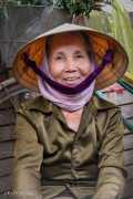 Femme au marché de Ninh Binh , Vietnam