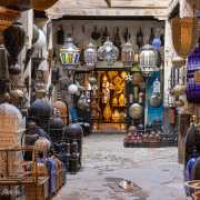 Intérieur magasin de luminaires, souk, Marrakech