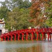 Pont rouge, temple Ngoc Son, Hanoï, Vietnam 2020