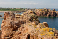 Rochers de granit rose au phare du Paon, Ile de Brehat