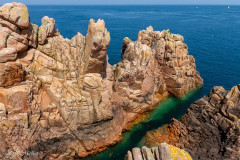 Rochers de granit rose au phare du Paon, Ile de Bréhat