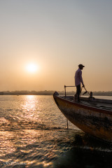 Lever de soleil sur le Gange, Inde