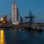 A la tombée de la nuit, le port de Kergroise, Lorient