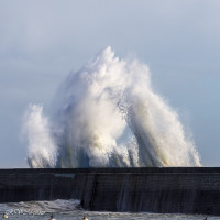Vagues à Lomener, petit pont