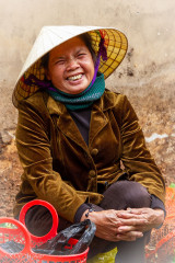 Femme au marché de Ninh Binh , Vietnam