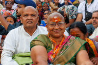 Couple Boudhhiste à Varanasi, Inde