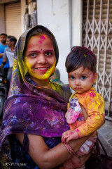 Sourire lors de la fête de Holi à Udaipur, Inde
