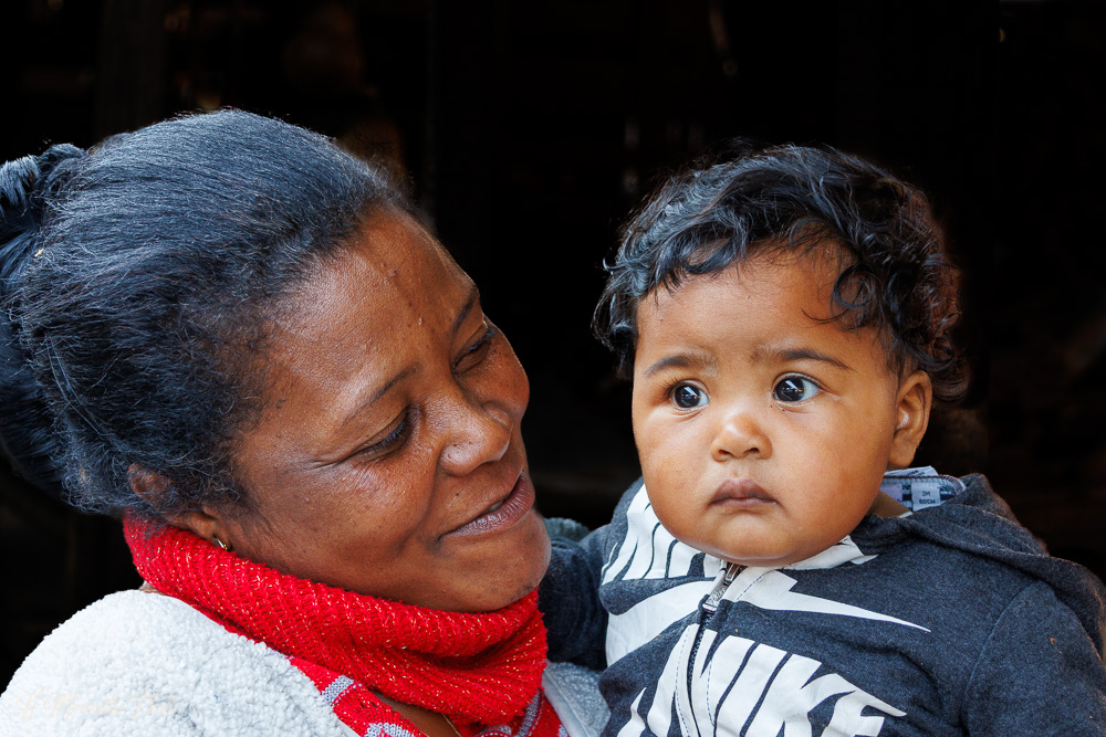 Mamie et son petit-fils à Antsirabe