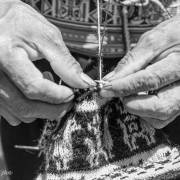 Mains d'hommes au tricot, Pérou