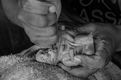 Le sculpteur sur bois, Madagascar