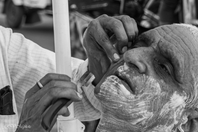 Les mains du barbier, Inde