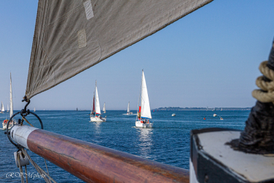 A bord du thonier Biche, sortie de la rade de Lorient