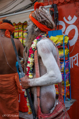 Un Sadhu (Shiva Naga) détaché de toute matérialité, Varanasi (Bénarès)