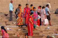 Préparation sur les gaths avant le bain dans le Gange à Vârânasî (Bénarès)