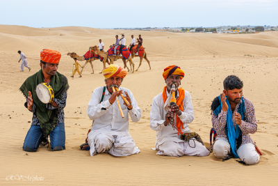 Dromadaires et musiciens traditionnels, désert du Thar, Inde du nord
