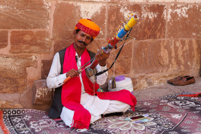 Joueur de ravanhatta, fort de Merangarh, Jodhpur, Inde du nord