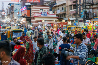 Encombré, bruyant, odorant, c'est la rue, Jodhpur, Inde du nord