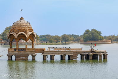 Cenotaphe (chhatris), étang Gadi Sagar, Jaisalmer, Inde du nord