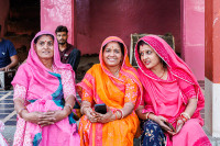 Devant le Karni Mata Mandir, le temple des rats à Deshnoke