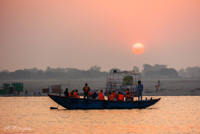 Lever de soleil sur le Gange à Varanasi (Bénarès), Inde du nord
