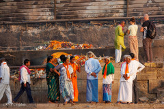 Crémations sur les bords du Gange à Varanasi (Bénarès)