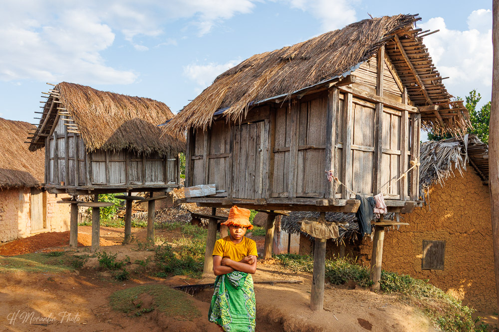 Greniers dans un village Tanala