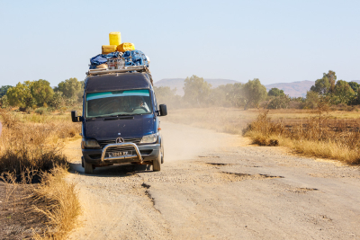 Taxi brousse sur la RN7
