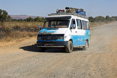 Taxi brousse sur la RN7