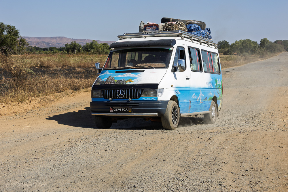 Taxi brousse sur la RN7