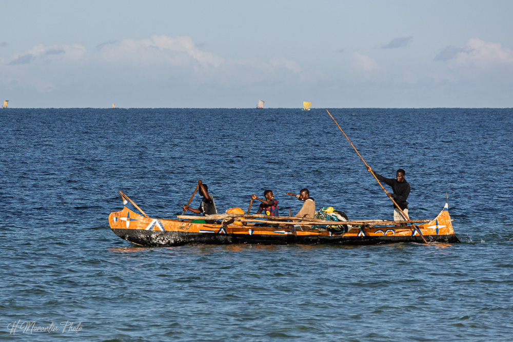 Pirogue à balancier du pays Vezo, lagon d'Ifaty