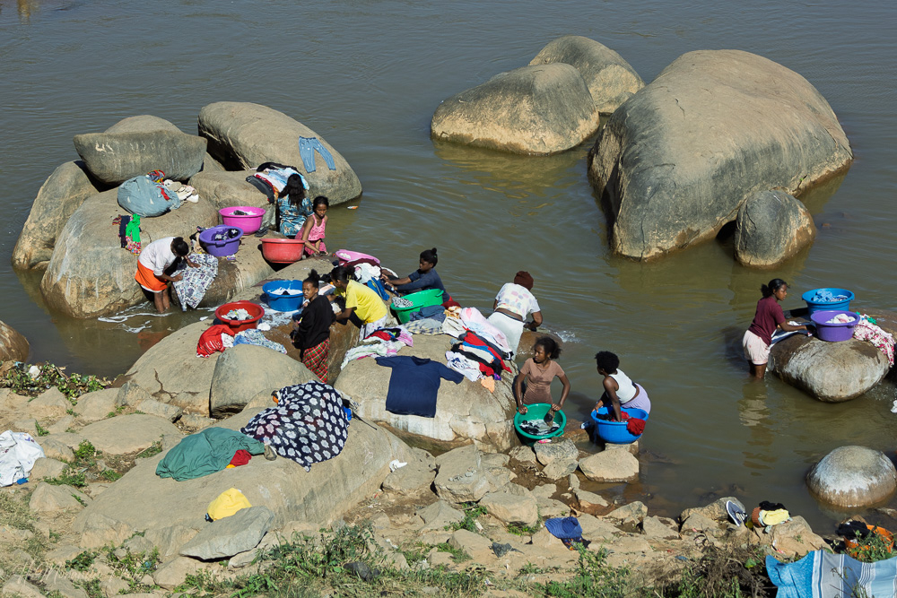 Lavage du linge et séchage, rivière Ikopa, Tananarive