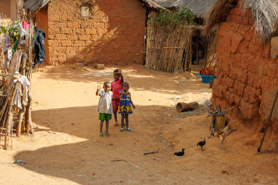 Jeunes enfants, village Bara, massif de l'Isalo