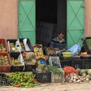 Vendeur de fruits et légumes, vers Midelt, Haut Atlas