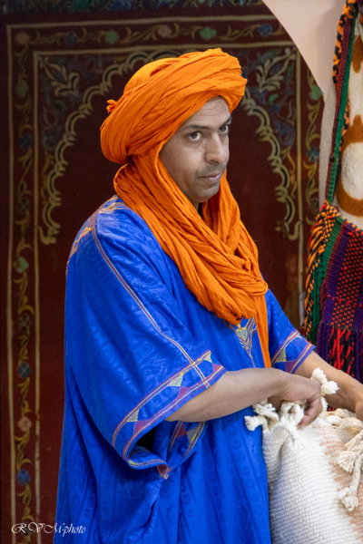 Vendeur de tapis, Tineghir, Haut Atlas, Maroc