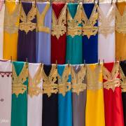 Gandouras de couleur, gorges de Todra, Atlas