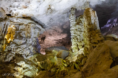 Grotte de Hang Sung Sot, baie d'Halong, Vietnam