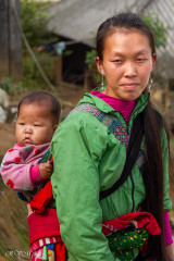 Femme et enfant Hmong, Sapa, Vietnam 2020