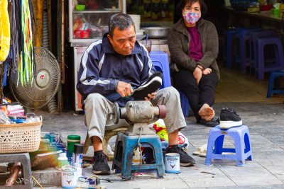 Cordonnier de rue HanoÏ, Vietnam