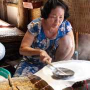 Fabrication de galette de riz, Vietnam 2020